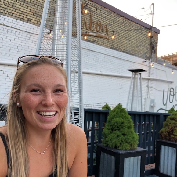 Meet your Posher, Hailey - Picture 1 of 1